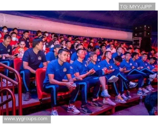 武汉足球队配合引发热议球迷对战术执行与团队默契的不同看法