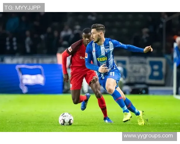 帕德伯恩与汉堡激战正酣比分揭晓精彩瞬间回顾