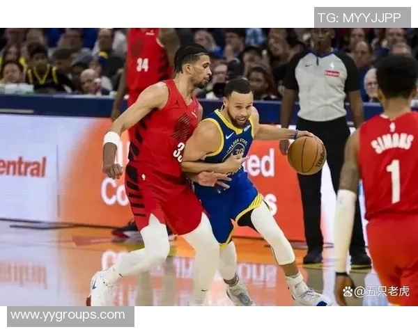 开拓者与活塞激战正酣比分胶着双方争夺胜利的精彩瞬间回顾