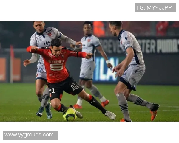 格勒诺布尔与奥兰斯的激烈对决揭示法甲新赛季的竞争态势与球队实力分析