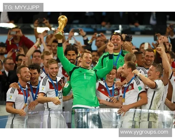 诺伊尔重伤缺席整个赛季拜仁急寻德赫亚救急补缺