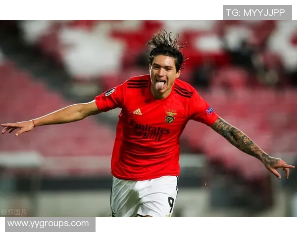 努涅斯在赛场上的精彩表现引发热议球迷对其未来发展充满期待