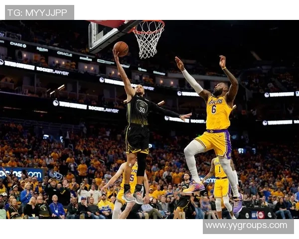 詹姆斯砍下40分10篮板7助攻湖人加时战胜勇士成功晋级季后赛