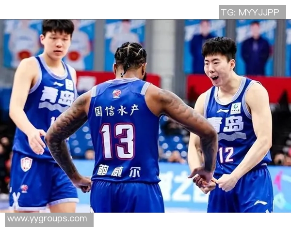 男篮蓝队迎战立陶宛全力争胜展现团队实力与战术配合